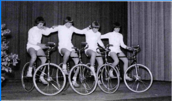 1974 zeigten die jungen Kunstradfahrer ihr Können